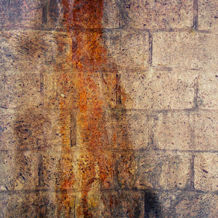 Infiltration d'eau dans un mur de briques 